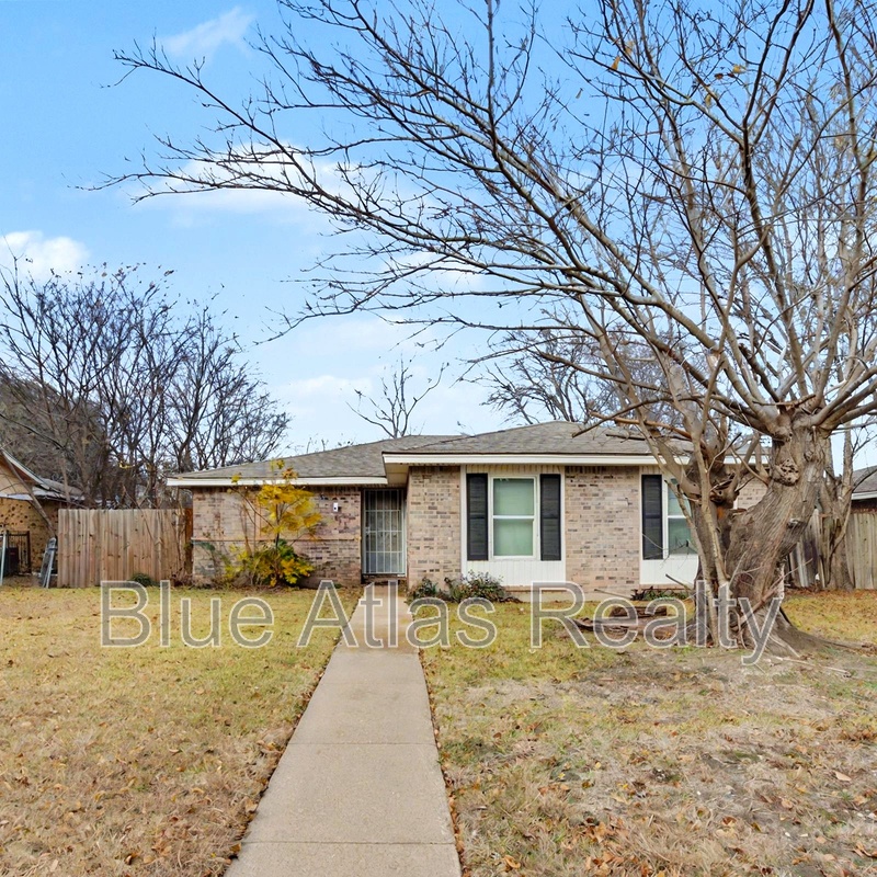 Lancaster House: 805 Cherry Hills Drive