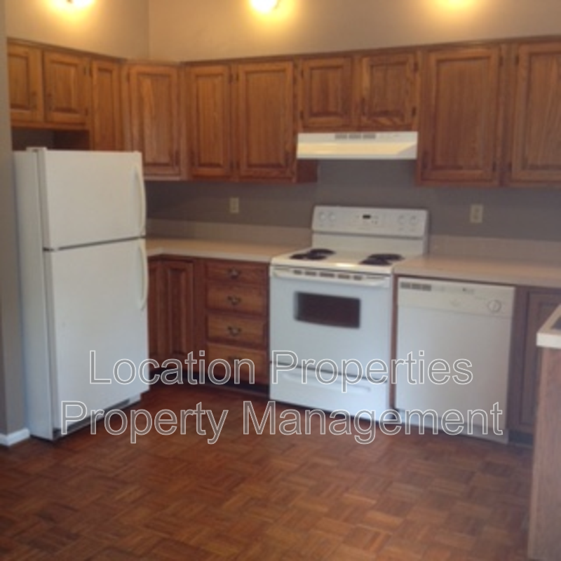828 Maine Street, Lawrence, Kansas rental photo 3 of 13