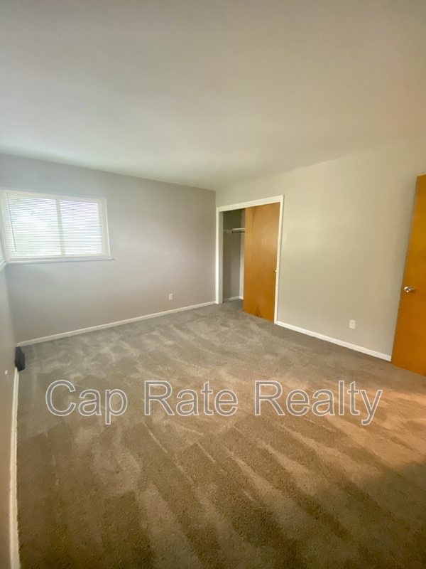 Columbus House: 26 S Hampton Rd