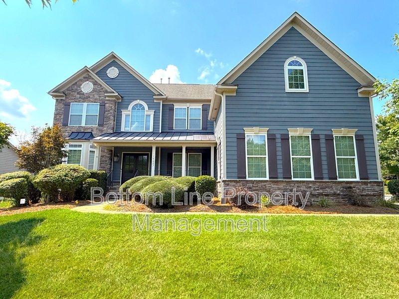 Huntersville House: 15007 Skypark Dr