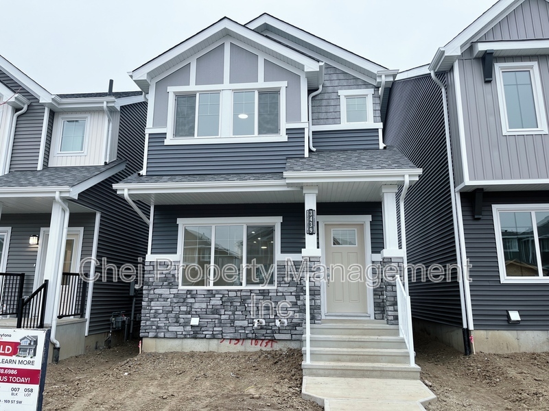 Edmonton House: 3443 169 St SW