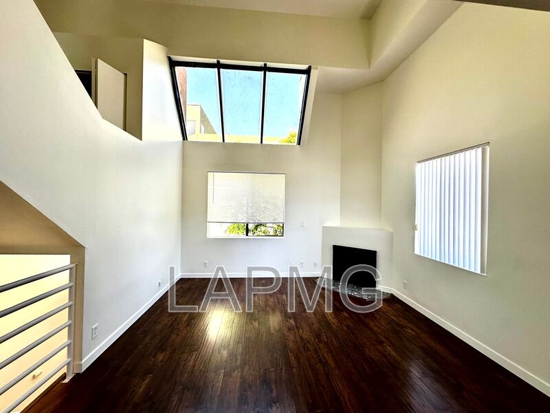 Santa Monica House: 820 Bay St.