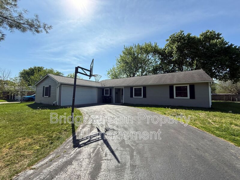 Centerville House: 54 Benzell Dr
