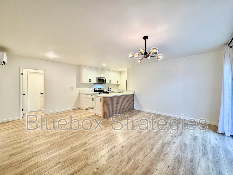 Santa Monica Condo: 606 Montana Ave