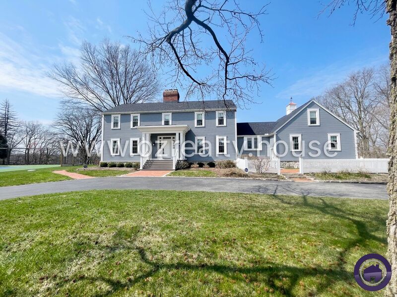 Perrysburg House: 25101 W River Rd