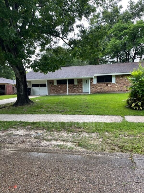 Baton Rouge House: 2351 Sweetleaf St.