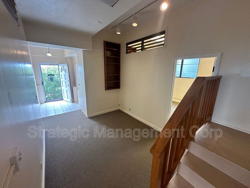 Honolulu House: 3717 Manini Way