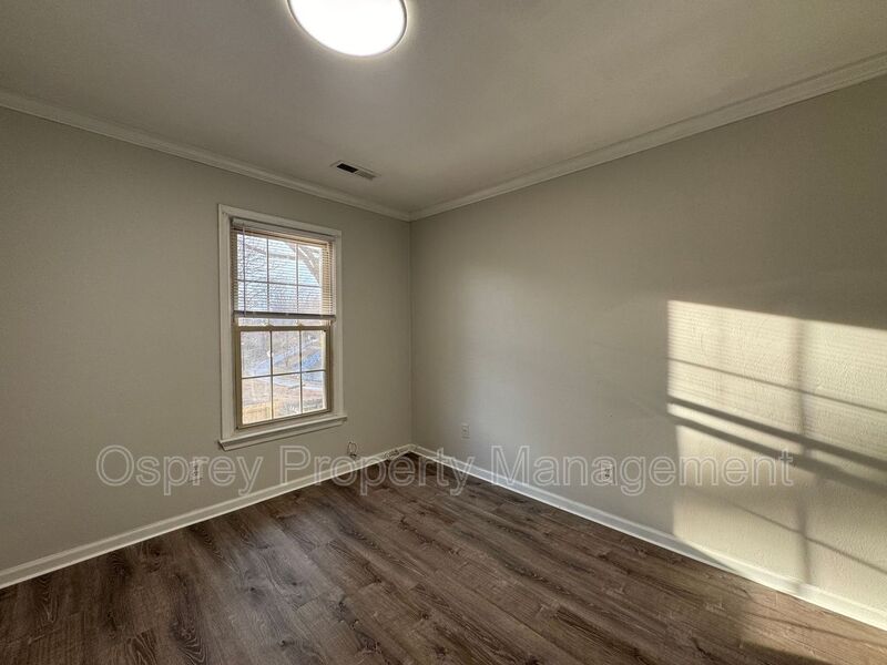 Charming, end-unit brick townhome! *ASK ABOUT OF ZERO DEPOSIT* - Photo 21