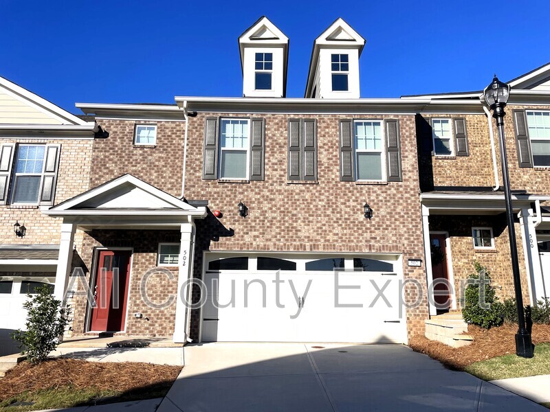 woodstock Townhome: 502 Cooper Lane