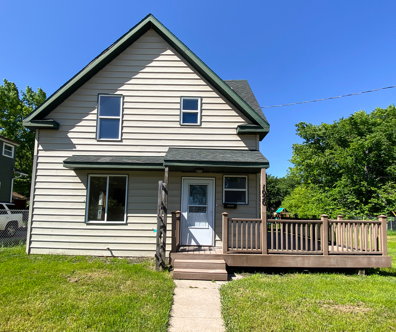 Moorhead House: 1020 2nd Ave N