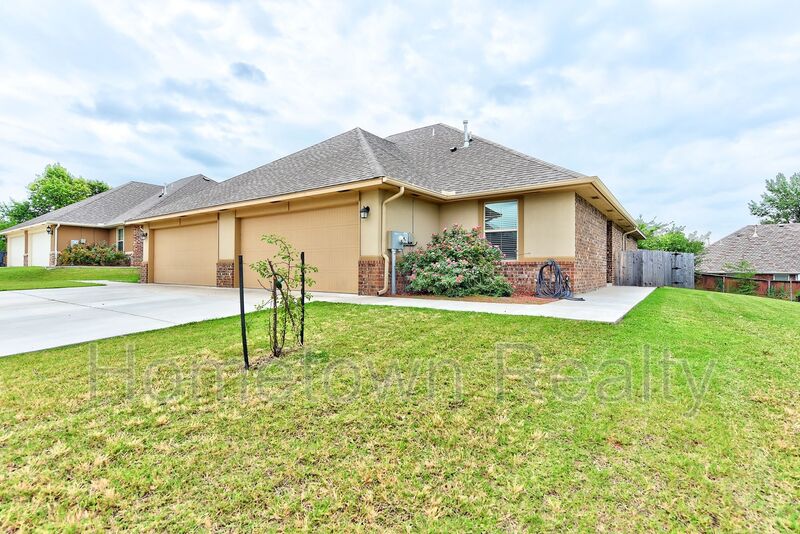 Yukon Condo: 11206 NW 114th Street