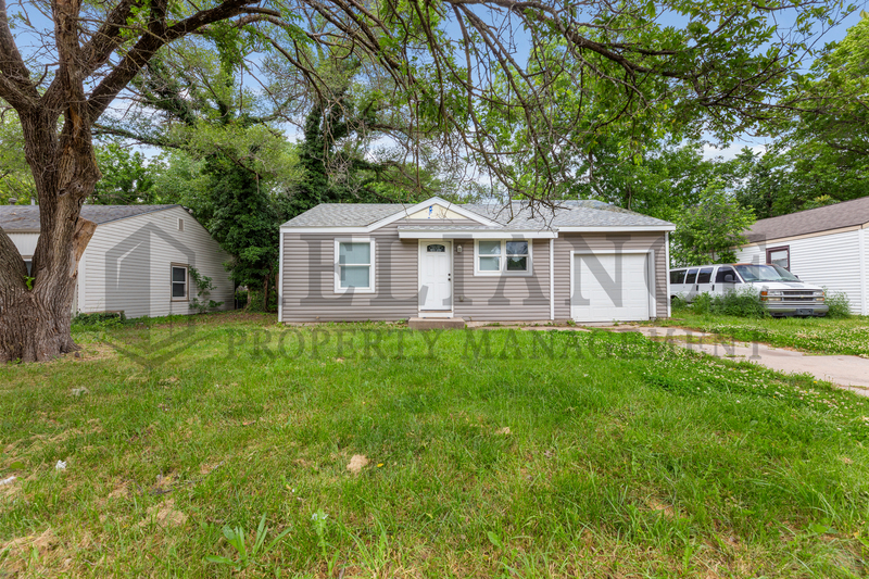 Wichita House: 1041 South Christine Avenue