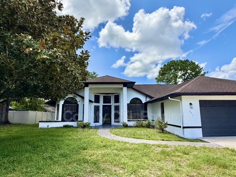 Oviedo House: 553 Walnut Grove Place