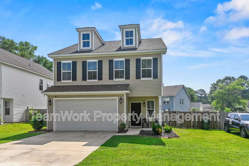 Moncks Corner House: 254 Gulledge Street