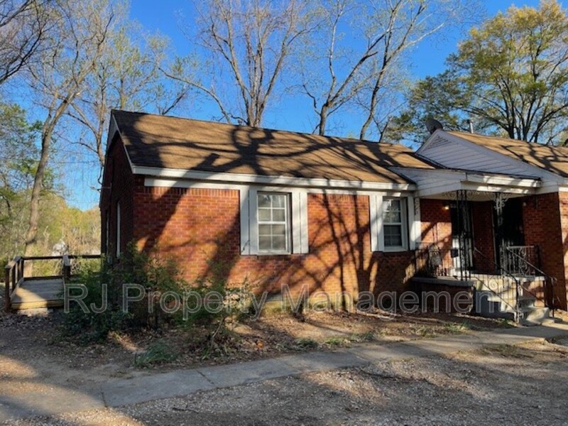 Memphis House: 3542 Millington Rd