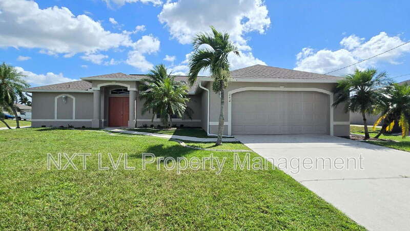 Cape Coral House: 342 NE 17th St