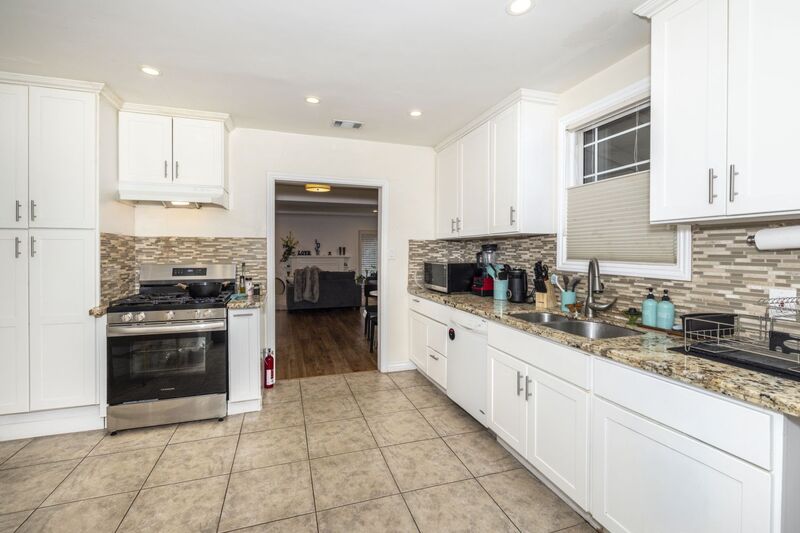 Oakland House: 3440 Oak Knoll Boulevard - 3