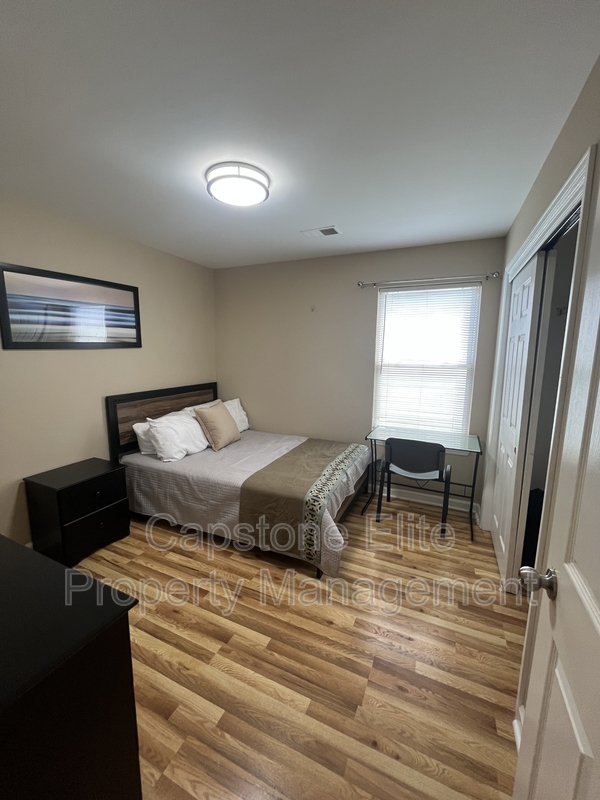 Newark Condo: 141-143 Norfolk Street - 3 - 2 Standard Hallway