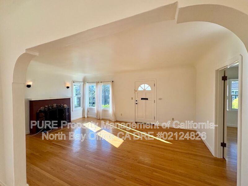 Petaluma House: 400 Upham St