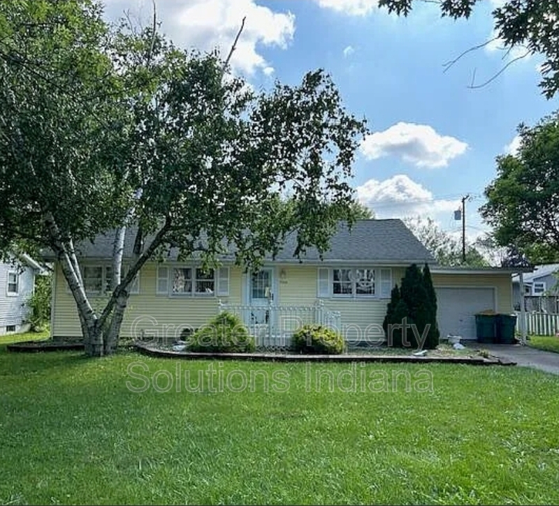 Merrillville House: 7705 Whitcomb Street