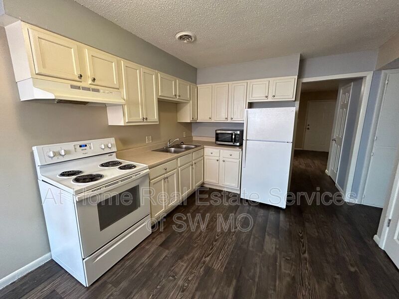 Springfield Condo: 728 E Walnut St
