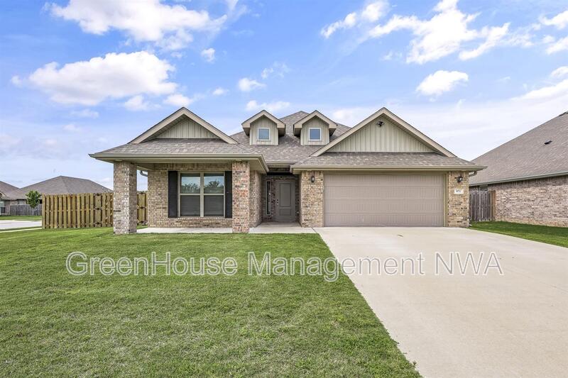Bentonville House: 971 Redfree Dr