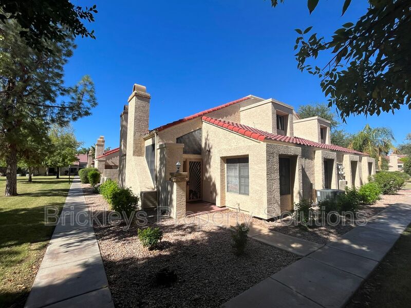 Mesa Townhome: 602 N. May