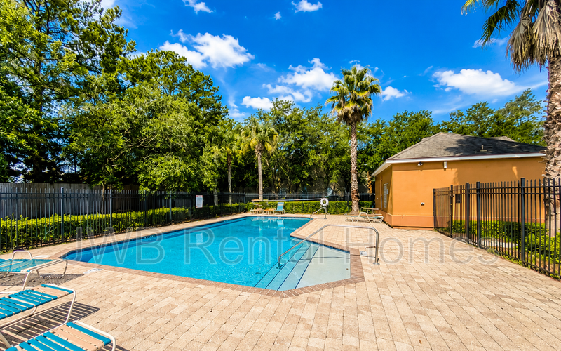 Jacksonville Townhome: 6869 Lake Mist Ln