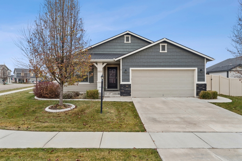 Nampa House: 11416 West Colorado River Street