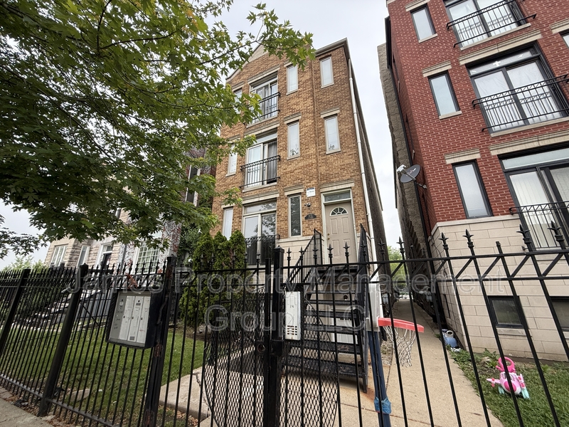Chicago Condo: 3112 W Monroe St Unit G