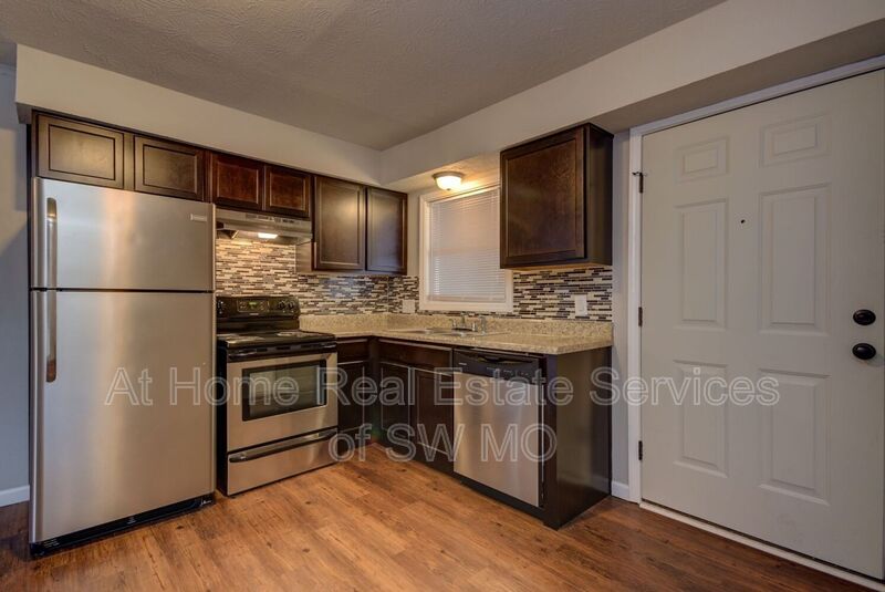 Springfield Condo: 930 S Campbell - P8