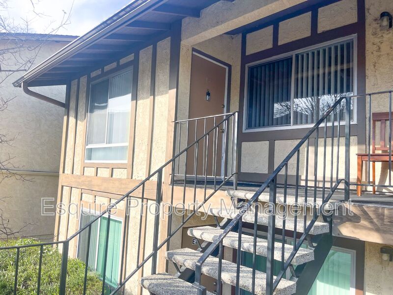 THOUSAND OAKS Condo: 951 WARWICK AVENUE