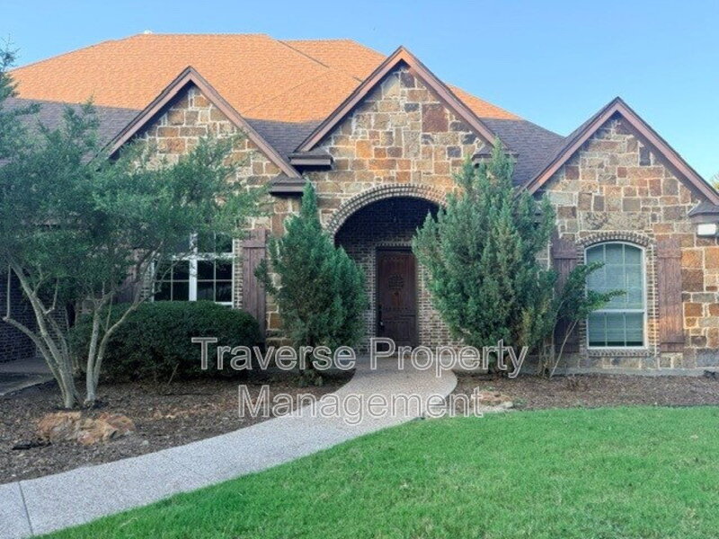 Aledo House: 129 Acorn Ln