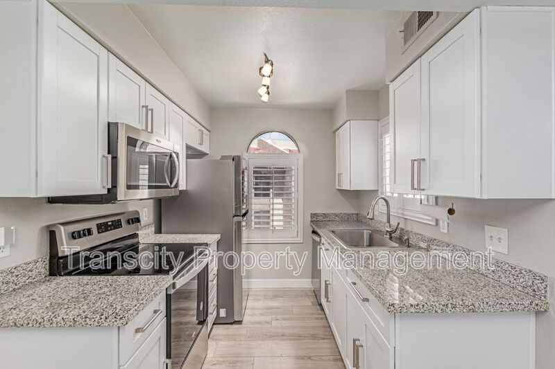 Phoenix Condo: 10610 S 48th St