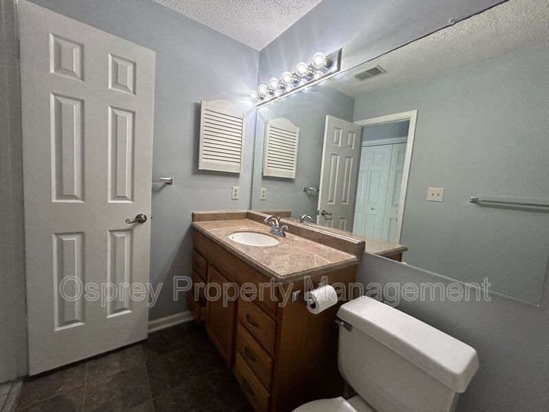 Introducing a charming 2 bedroom, 2 bathroom condo  - Photo 13