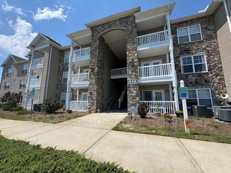Wilmington House: 618 Condo Club Drive