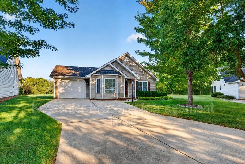 Greensboro House: 6219 Black Willow Dr