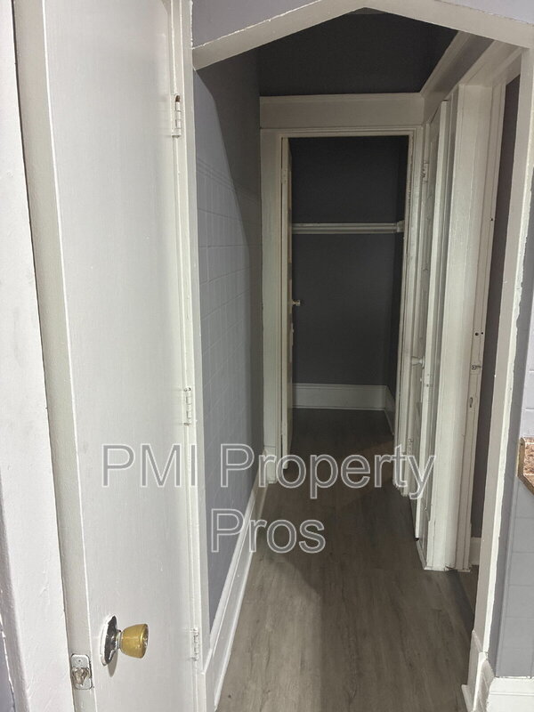Milwaukee Condo: 1562 S 7th St