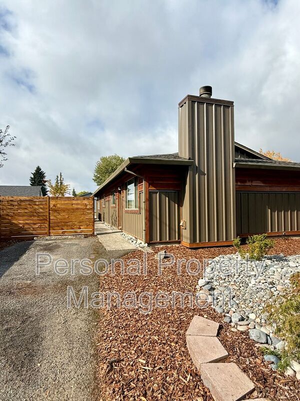 Vancouver Townhome: 3206 X Street