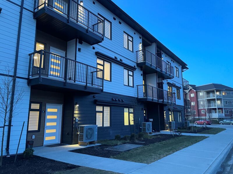 Kelowna Condo: 320 Mills Road