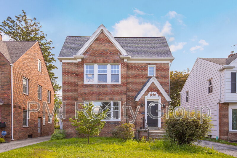 Shaker Heights Condo: 3581 Ingleside Rd