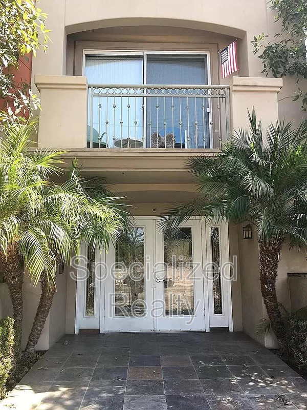 North Hollywood Condo: 5716 Whitsett Ave
