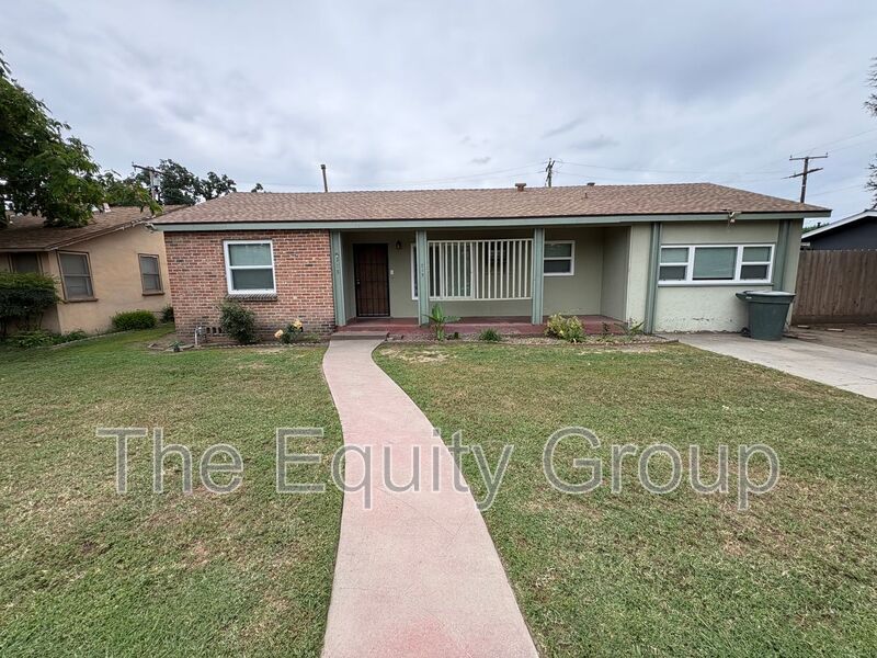 Visalia House: 315 West Kaweah Avenue