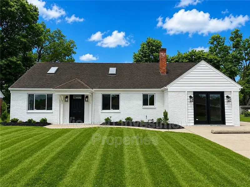 Dayton House: 104 W Sunrise Ave