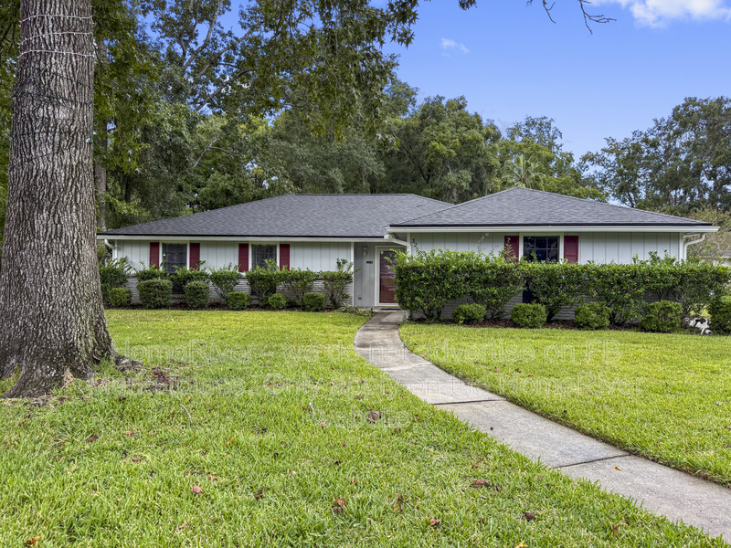 Jacksonville House: 3293 Laurel Grv N