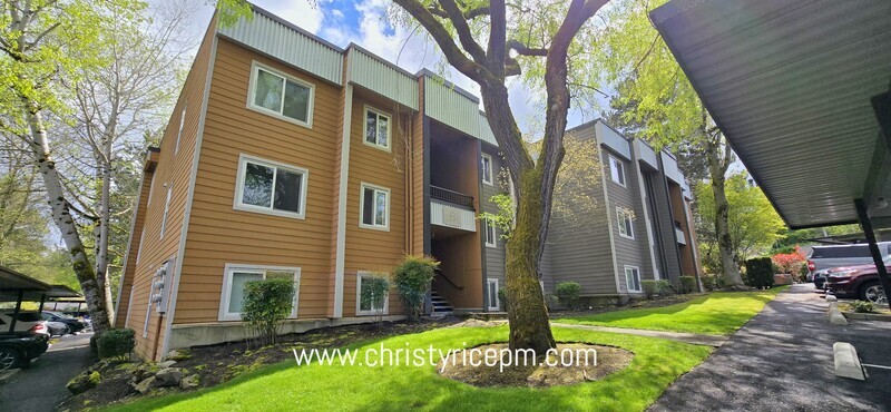 Kirkland Condo: 718 Kirkland Cir