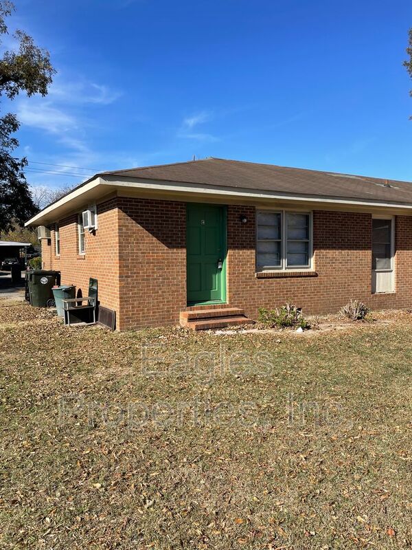 Goldsboro House: 400 N Taylor St