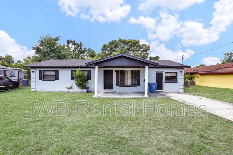 Jacksonville House: 7762 Lake Park Dr