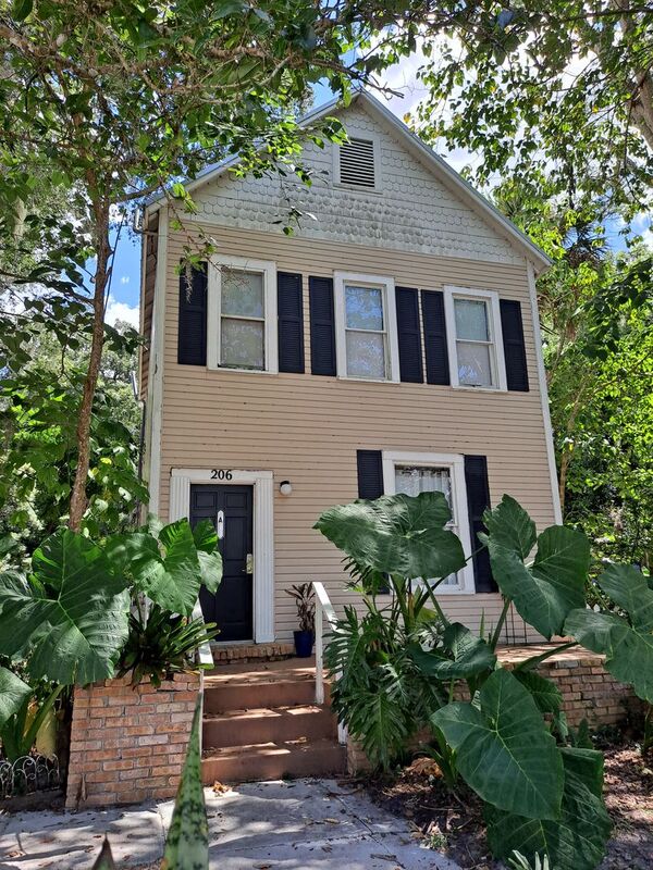 Deland Condo: 206 E Howry Ave