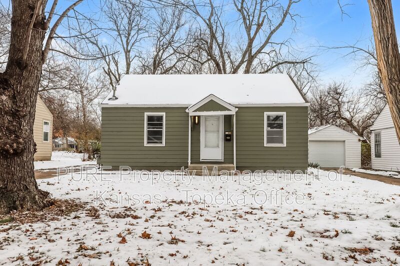 Topeka House: 2004 SW Medford Ave.